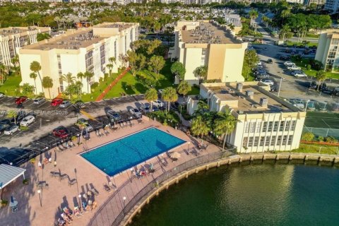 Купить кондоминиум в Халландейл-Бич, Флорида 2 спальни, 112.41м2, № 2066525 - фото 23