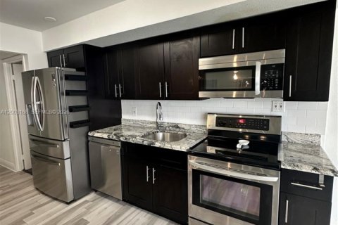 Купить кондоминиум в Халландейл-Бич, Флорида 2 спальни, 112.41м2, № 2066525 - фото 7