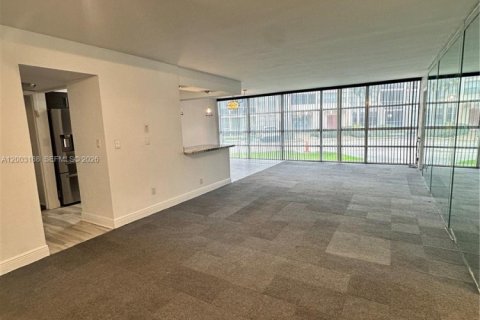 Купить кондоминиум в Халландейл-Бич, Флорида 2 спальни, 112.41м2, № 2066525 - фото 13