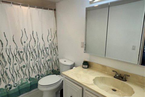 Купить кондоминиум в Халландейл-Бич, Флорида 2 спальни, 112.41м2, № 2066525 - фото 20