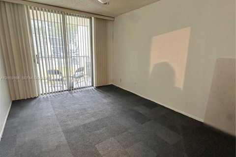 Купить кондоминиум в Халландейл-Бич, Флорида 2 спальни, 112.41м2, № 2066525 - фото 19