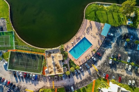 Купить кондоминиум в Халландейл-Бич, Флорида 2 спальни, 112.41м2, № 2066525 - фото 26