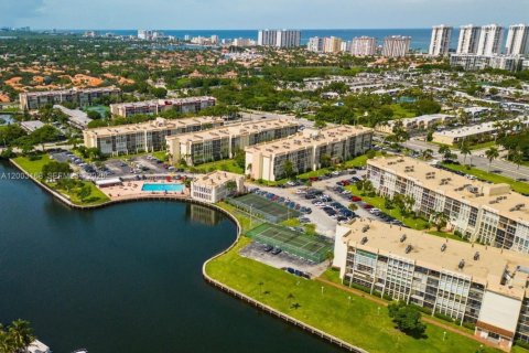 Купить кондоминиум в Халландейл-Бич, Флорида 2 спальни, 112.41м2, № 2066525 - фото 24