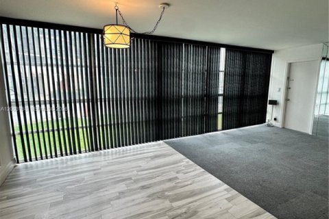 Купить кондоминиум в Халландейл-Бич, Флорида 2 спальни, 112.41м2, № 2066525 - фото 9