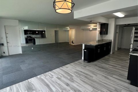 Купить кондоминиум в Халландейл-Бич, Флорида 2 спальни, 112.41м2, № 2066525 - фото 12