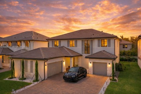 House in Miramar, Florida 4 bedrooms, 378.39 sq.m. № 2006143 - photo 1