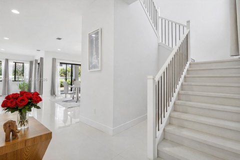 House in Miramar, Florida 4 bedrooms, 378.39 sq.m. № 2006143 - photo 6