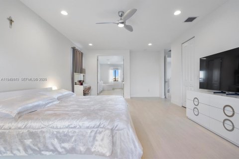 House in Miramar, Florida 4 bedrooms, 378.39 sq.m. № 2006143 - photo 8