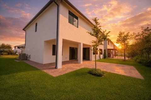 House in Miramar, Florida 4 bedrooms, 378.39 sq.m. № 2006143 - photo 4