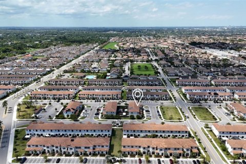 Townhouse in Homestead, Florida 3 bedrooms, 137.77 sq.m. № 2074932 - photo 28