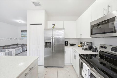Townhouse in Homestead, Florida 3 bedrooms, 137.77 sq.m. № 2074932 - photo 12