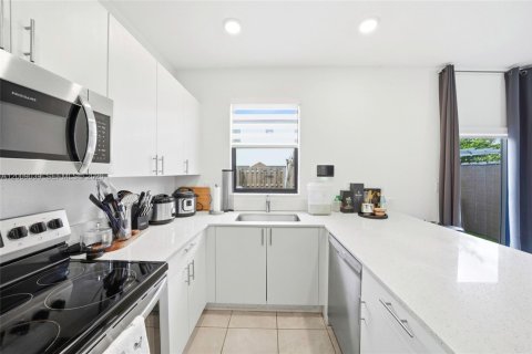 Townhouse in Homestead, Florida 3 bedrooms, 137.77 sq.m. № 2074932 - photo 10