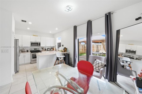 Townhouse in Homestead, Florida 3 bedrooms, 137.77 sq.m. № 2074932 - photo 7