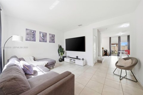 Townhouse in Homestead, Florida 3 bedrooms, 137.77 sq.m. № 2074932 - photo 4