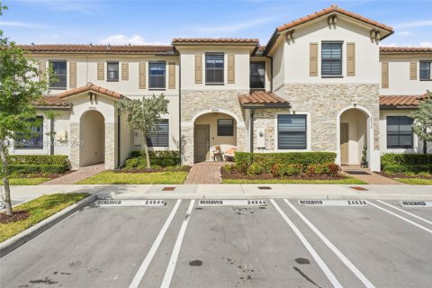 Townhouse in Homestead, Florida 3 bedrooms, 137.77 sq.m. № 2074932