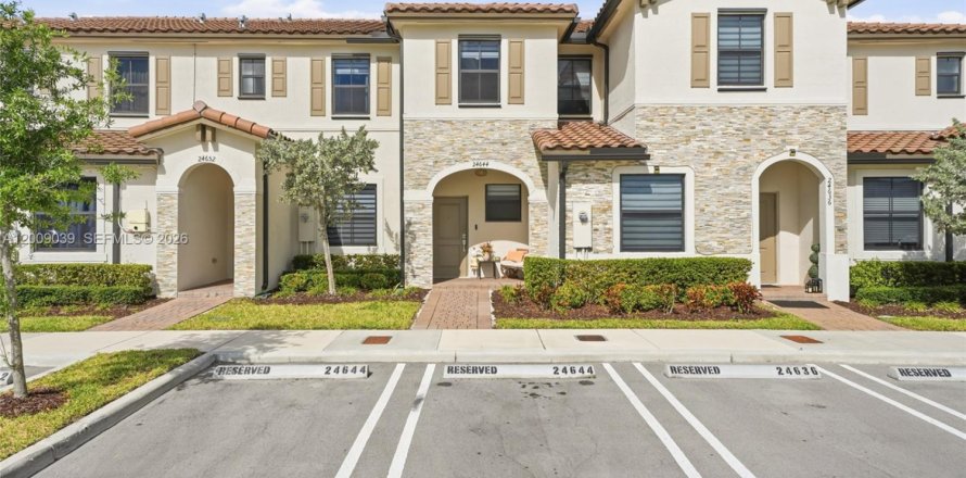 Townhouse in Homestead, Florida 3 bedrooms, 137.77 sq.m. № 2074932