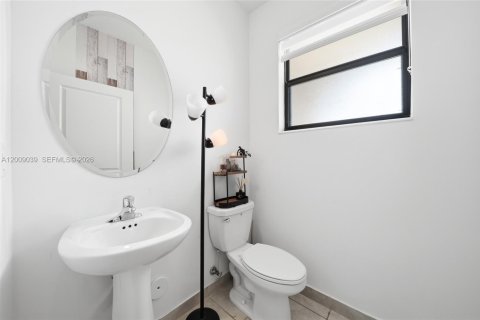 Townhouse in Homestead, Florida 3 bedrooms, 137.77 sq.m. № 2074932 - photo 17