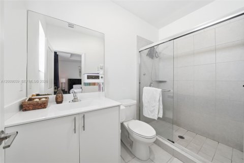 Townhouse in Homestead, Florida 3 bedrooms, 137.77 sq.m. № 2074932 - photo 22