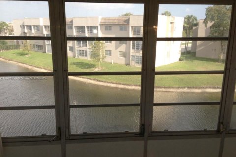 Copropriété à vendre à Tamarac, Floride: 1 chambre, 61.32 m2 № 1963443 - photo 6