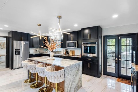 Casa en venta en Tampa, Florida, 3 dormitorios, 312.06 m2 № 1851776 - foto 3