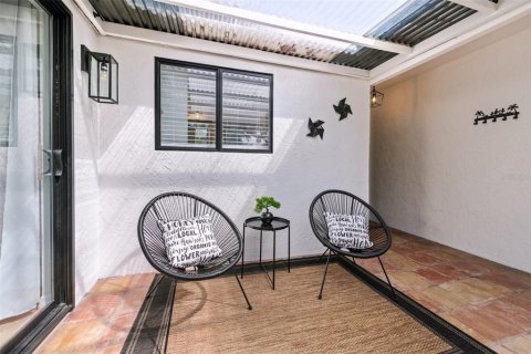 House in Sarasota, Florida 3 bedrooms, 118.45 sq.m. № 2218157 - photo 6