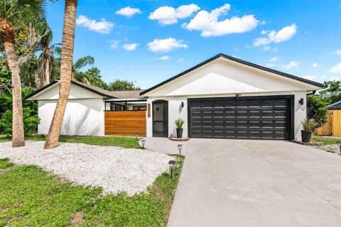 House in Sarasota, Florida 3 bedrooms, 118.45 sq.m. № 2218157 - photo 4