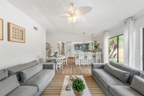 House in Sarasota, Florida 3 bedrooms, 118.45 sq.m. № 2218157 - photo 22