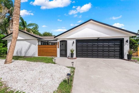 House in Sarasota, Florida 3 bedrooms, 118.45 sq.m. № 2218157 - photo 3