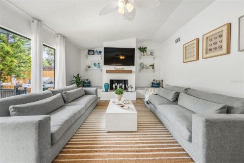 House in Sarasota, Florida 3 bedrooms, 118.45 sq.m. № 2218157 - photo 20