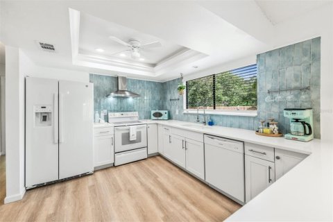 House in Sarasota, Florida 3 bedrooms, 118.45 sq.m. № 2218157 - photo 11