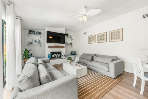 House in Sarasota, Florida 3 bedrooms, 118.45 sq.m. № 2218157 - photo 19