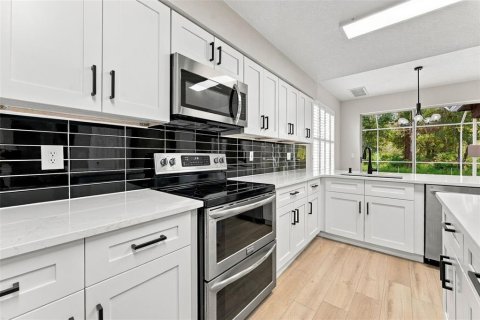 Villa ou maison à vendre à Tampa, Floride: 4 chambres, 329.62 m2 № 2407036 - photo 16