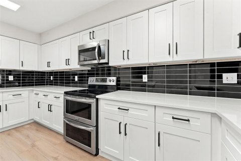 Villa ou maison à vendre à Tampa, Floride: 4 chambres, 329.62 m2 № 2407036 - photo 17