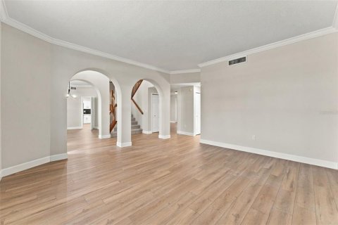 Villa ou maison à vendre à Tampa, Floride: 4 chambres, 329.62 m2 № 2407036 - photo 11