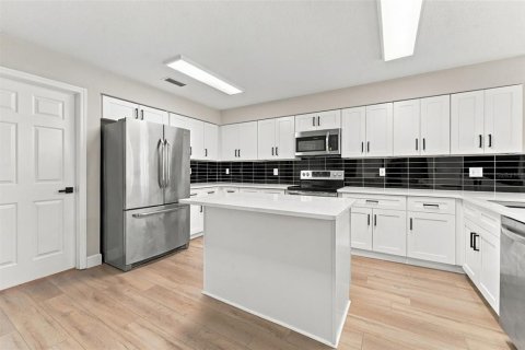 Villa ou maison à vendre à Tampa, Floride: 4 chambres, 329.62 m2 № 2407036 - photo 15