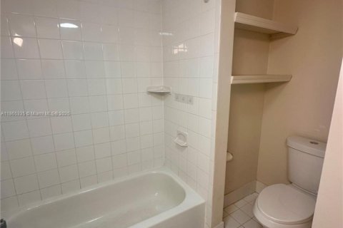 Condo in North Miami Beach, Florida, 1 bedroom  № 1892915 - photo 23