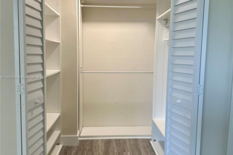 Condo in North Miami Beach, Florida, 1 bedroom  № 1892915 - photo 18