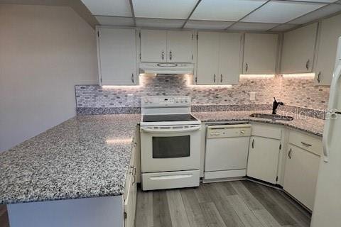 Condo in Port Charlotte, Florida, 2 bedrooms  № 2103095 - photo 3