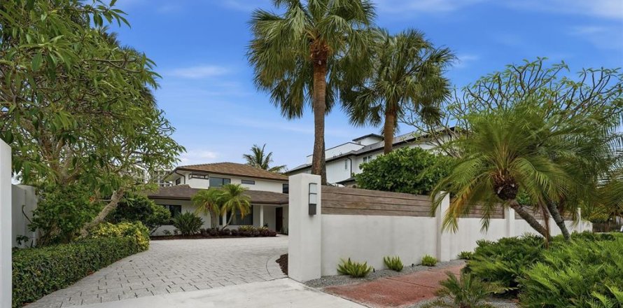 House in Sarasota, Florida 4 bedrooms, 315.4 sq.m. № 2102479