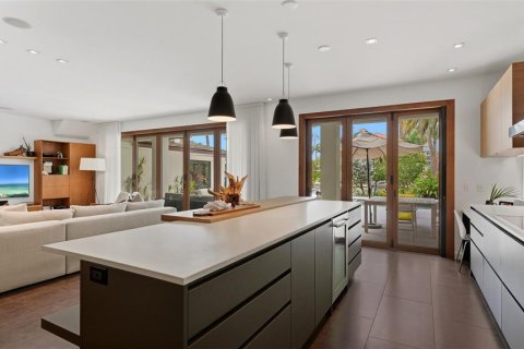 House in Sarasota, Florida 4 bedrooms, 315.4 sq.m. № 2102479 - photo 11