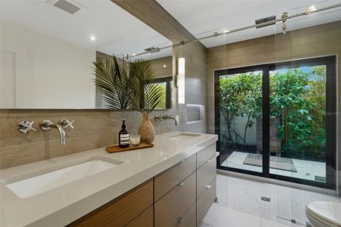 House in Sarasota, Florida 4 bedrooms, 315.4 sq.m. № 2102479 - photo 26