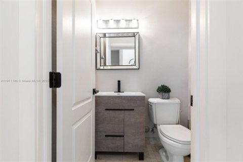 Townhouse in Aventura, Florida 3 bedrooms, 177.44 sq.m. № 1966976 - photo 12