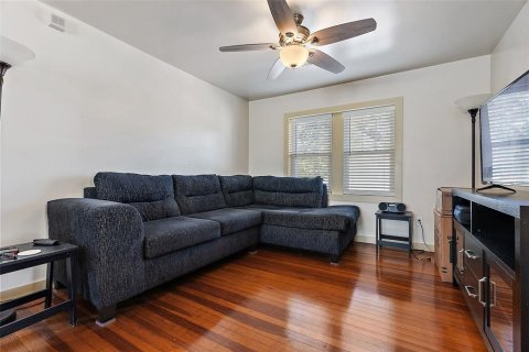 Commercial property in Saint Petersburg, Florida 226.22 sq.m. № 1519930 - photo 14