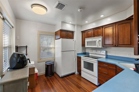 Commercial property in Saint Petersburg, Florida 226.22 sq.m. № 1519930 - photo 7