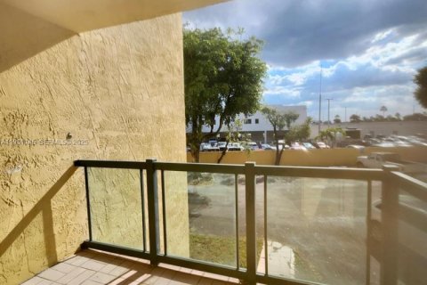 Condominio en alquiler en Miami, Florida, 2 dormitorios, 83.43 m2 № 1989608 - foto 13