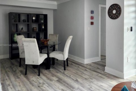 Condominio en alquiler en Miami, Florida, 2 dormitorios, 83.43 m2 № 1989608 - foto 9