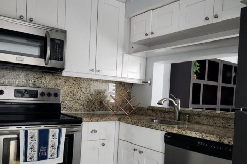 Condominio en alquiler en Miami, Florida, 2 dormitorios, 83.43 m2 № 1989608 - foto 16