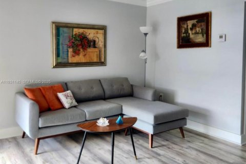 Condominio en alquiler en Miami, Florida, 2 dormitorios, 83.43 m2 № 1989608 - foto 8