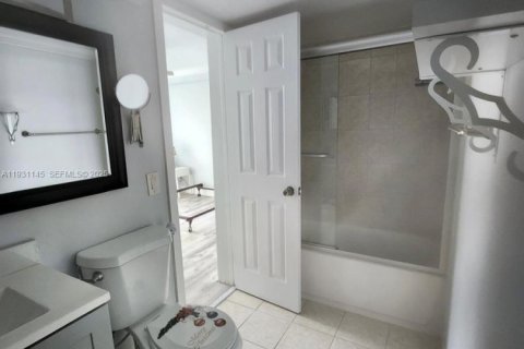 Condominio en alquiler en Miami, Florida, 2 dormitorios, 83.43 m2 № 1989608 - foto 22