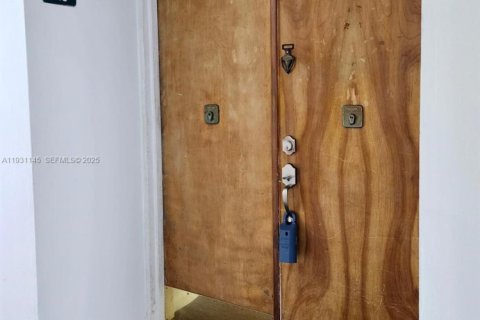 Condominio en alquiler en Miami, Florida, 2 dormitorios, 83.43 m2 № 1989608 - foto 5